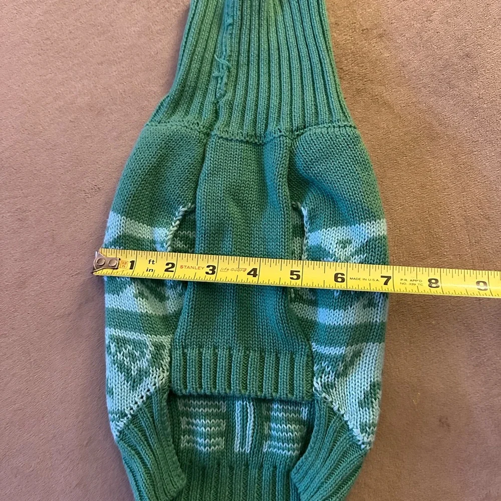 Cat sweater with turtle neck, brand new, tried on too small for my cat. XS.